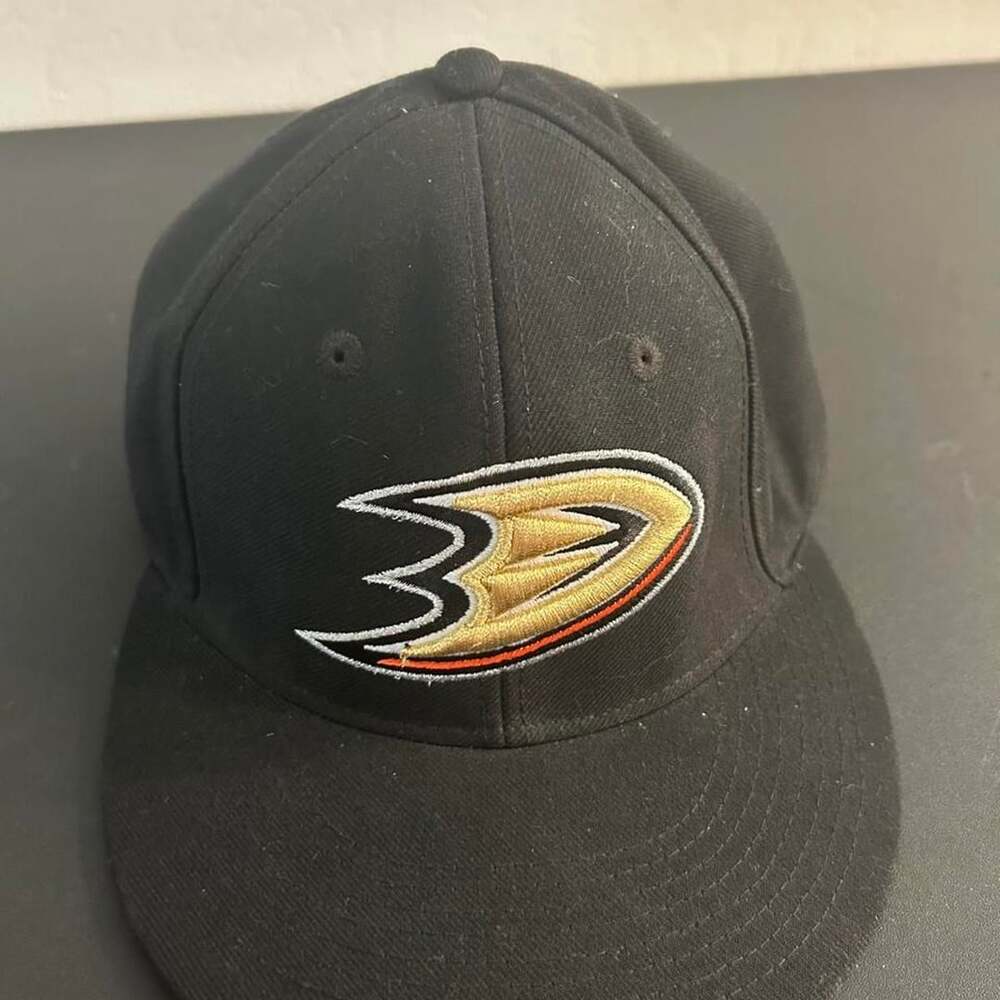 Adidas Anaheim Ducks NHL Fitted Baseball Cap Size 7 1/8